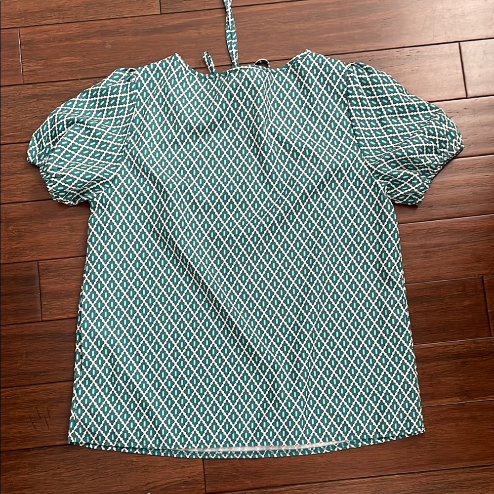 Geometric Patterned Green Top - Picture 7 of 7